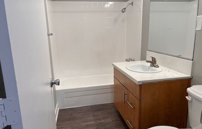 2 beds, 1 bath, 950 sqft, $3,145, Unit 4720-21