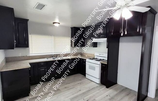 256 W 15 ST