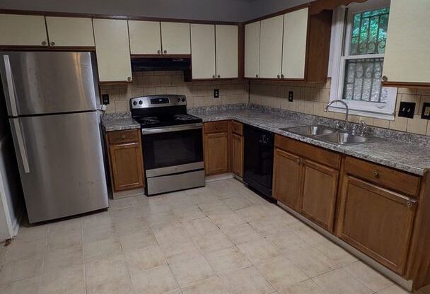 Newly Renovated 3BR/3BA: 4438 Coopers Creek Dr in Smyrna – Prime Cobb County Location!