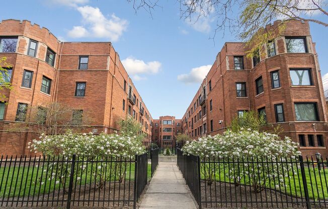3 beds, 2 baths, 894 sqft, $2,600, Unit 1558-2N
