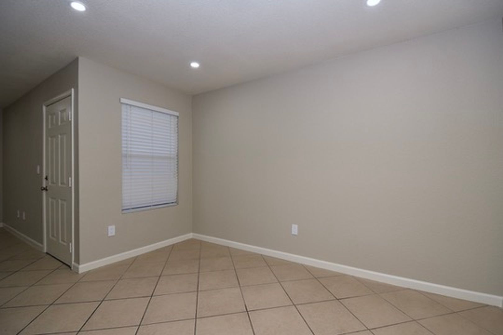 Gorgeous 1 Bedroom 1st Floor Completely Remodeled