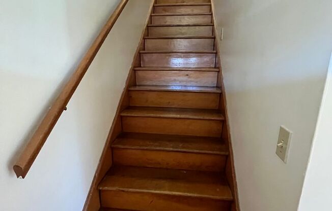 2 beds, 1 bath, 903 sqft, $1,240, Unit G-4