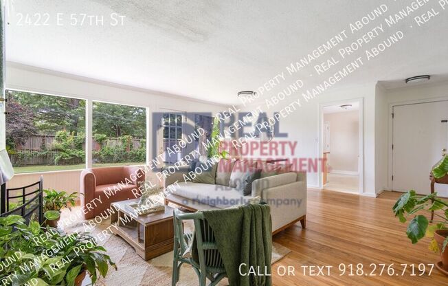 2422 E 57 ST