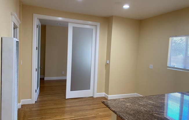 475 W Macarthur - 270