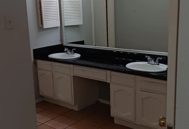 2Bed 1.5 Bath 1505 sqft