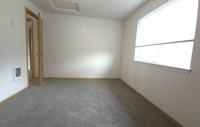 2 beds, 1 bath, 875 sqft, $1,295, Unit 127-78