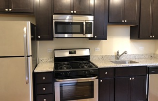 2 beds, 1 bath, $1,800, Unit 4751 #1W