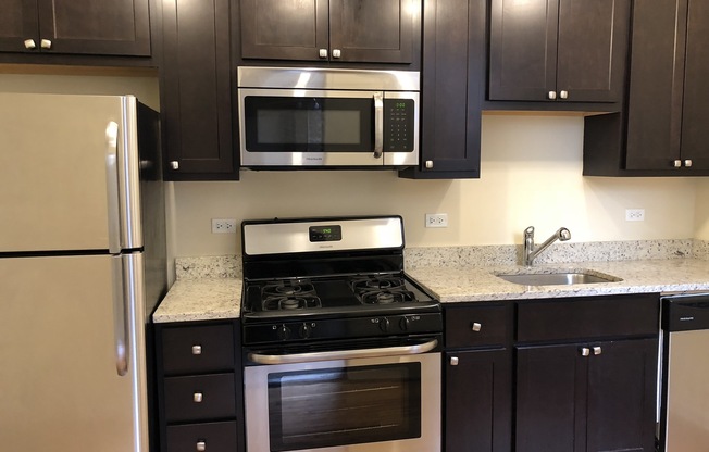 2 beds, 1 bath, $1,800, Unit 4751 #1W