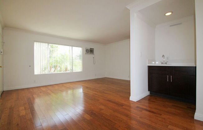 (6161) 1831 Camden Ave.