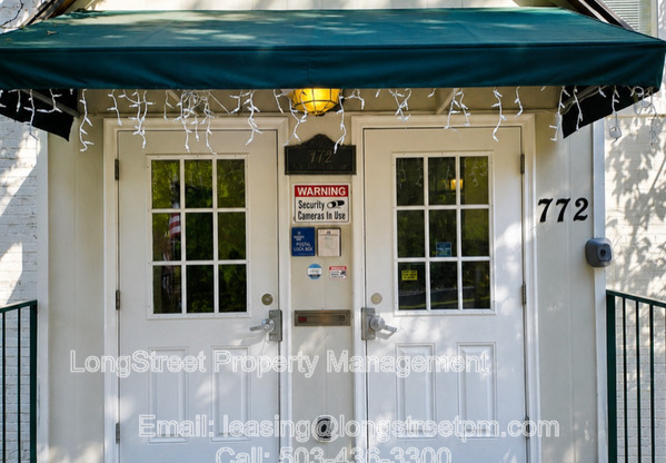 772 SW BROADWAY DR