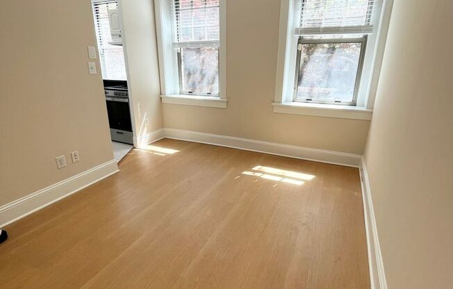 2 beds, 1 bath, $3,000, Unit 105