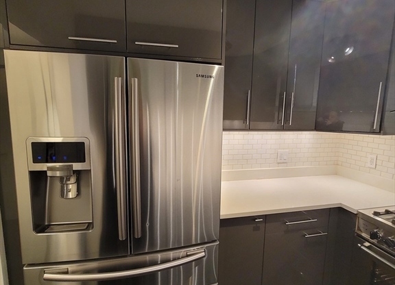 2 beds, 2 baths, 1,100 sqft, $4,850, Unit 924
