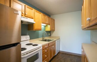 Sweet Savings: Renovated 1 Bed with Beautiful Kitchen- Updates Throughout!
