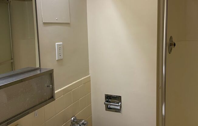 Studio, 1 bath, $750, Unit 373