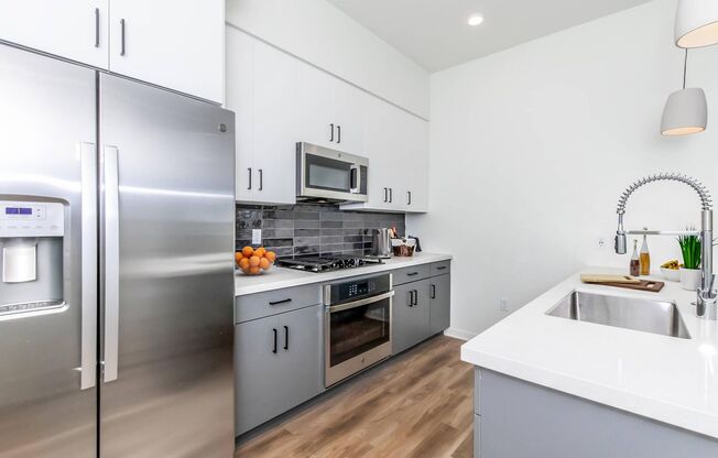 2 beds, 2 baths, 1,023 sqft, $2,153, Unit 384