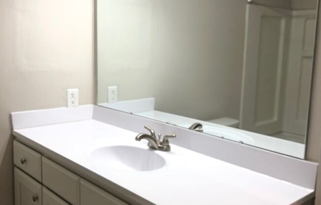 2 beds, 2 baths, 1,270 sqft, $1,600, Unit 2730-4 Pearl Remodel