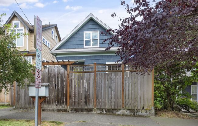 Charming 1906 Craftsman in Fremont — 3 Beds, Walk to Shops & Parks