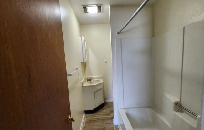 1 bed, 1 bath, 569 sqft, $675, Unit 01(M-004)