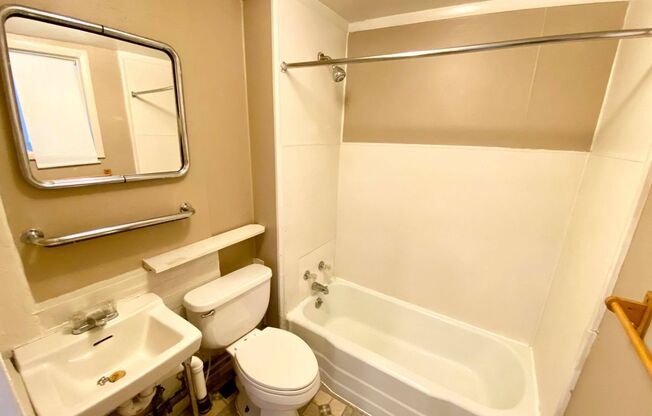 Charming 2BD/2BA Townhome in Butcher's Hill, Baltimore, MD!
