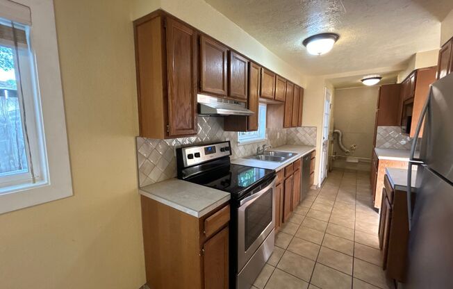 3 beds, 1 bath, $2,100