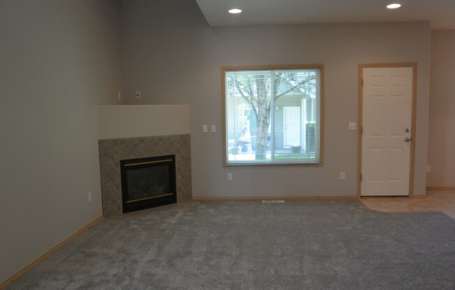 Beautiful 3 Bedroom Townhome in Mountain View Center - 2203 NE 163rd Ave.