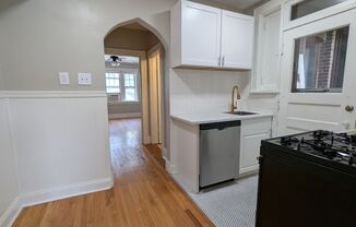 Move-In Special! Freshly Updated Southampton 1 Bedroom