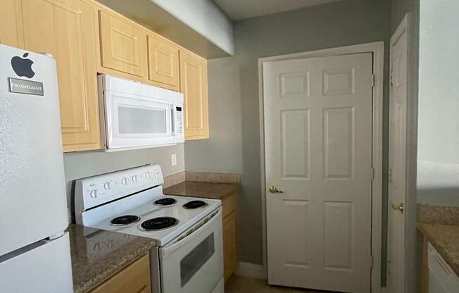 2 beds, 2 baths, $1,425, Unit # 2078