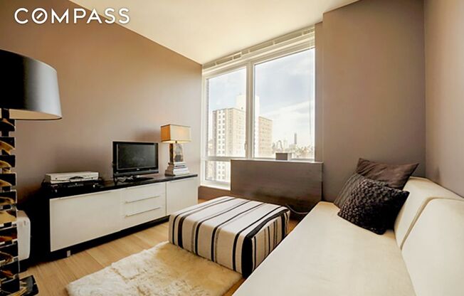 450 W 17 ST