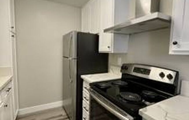 2 beds, 2 baths, 900 sqft, $3,750, Unit 09