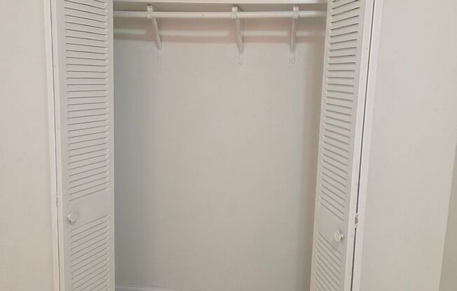 879 Spanish Apts/Brick Seven