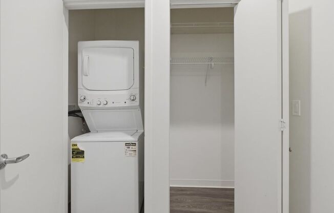 2 beds, 2 baths, 890 sqft, $2,950, Unit 512
