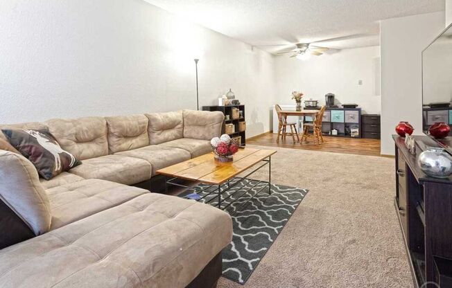 2 beds, 1 bath, 950 sqft, $1,200, Unit 511-301