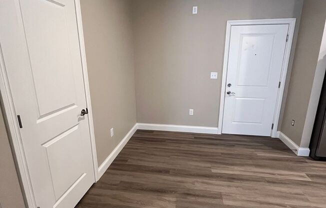 2 beds, 1 bath, 950 sqft, $1,000, Unit 114