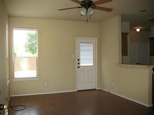 BEAUTIFUL 3 BEDROOM 2.5 BATH TOWNHOUSE LOCATED IN MANSFIELD, TEXAS!