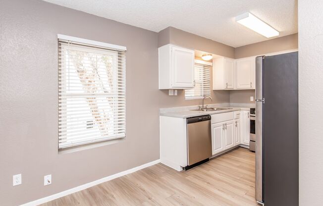 1 bed, 1 bath, 704 sqft, $839