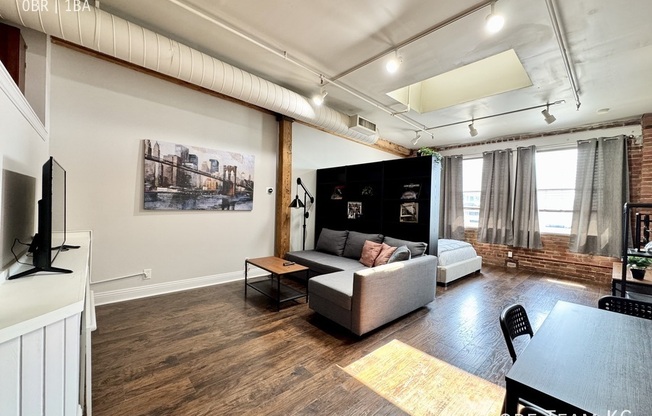 706 BROADWAY BLVD