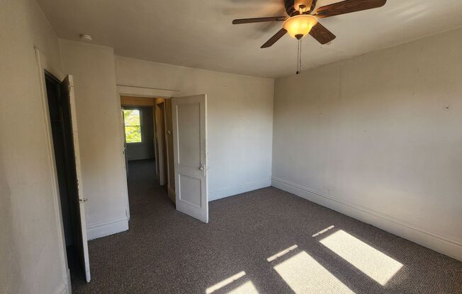 2 beds, 1 bath, $995