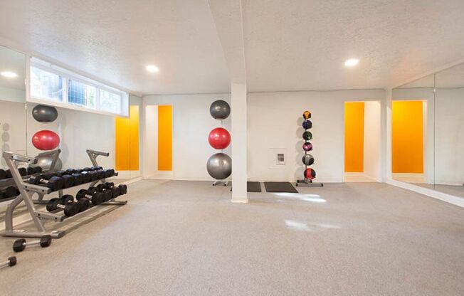 2 beds, 2 baths, 950 sqft, $1,675, Unit 205