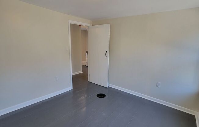 3 beds, 1.5 baths, $1,100, Unit 109 S. Main St