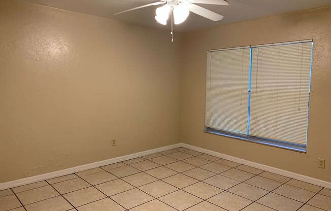 2 beds, 1 bath, 868 sqft, $1,100, Unit 4044 NE 1 DR