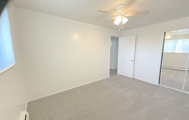 2 beds, 1 bath, 832 sqft, $1,550, Unit 211