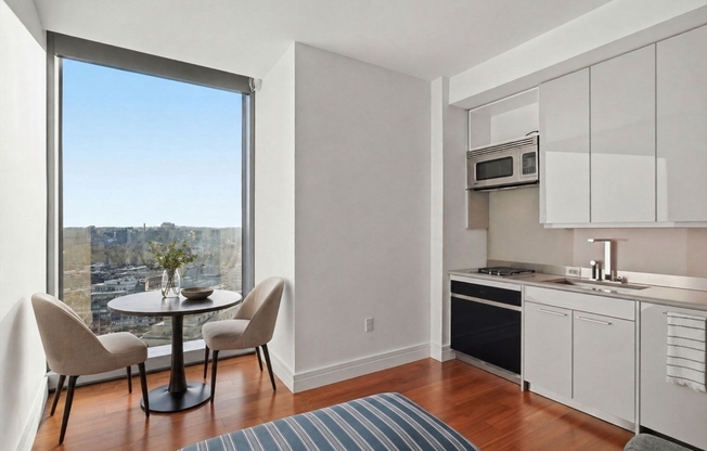 Studio, 1 bath, 385 sqft, $5,000, Unit 2412
