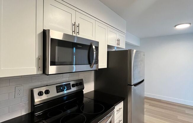 2 beds, 1 bath, $1,795, Unit 9