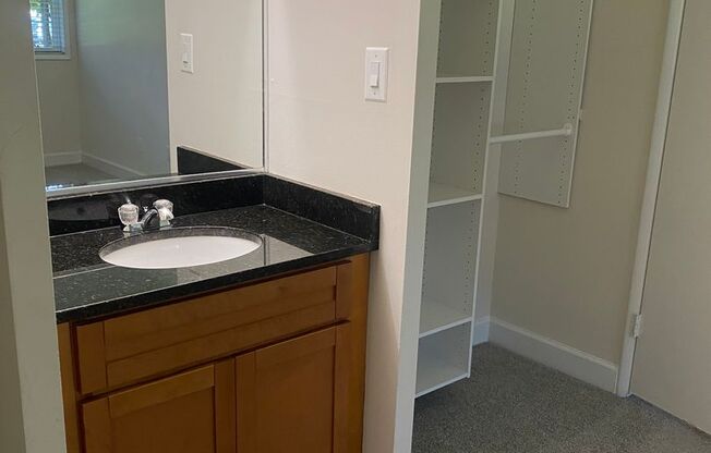 2 beds, 1 bath, 863 sqft, $2,100, Unit 5345 #2