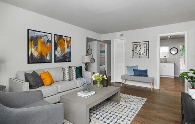 2 beds, 1 bath, 850 sqft, $1,250, Unit 00-F3