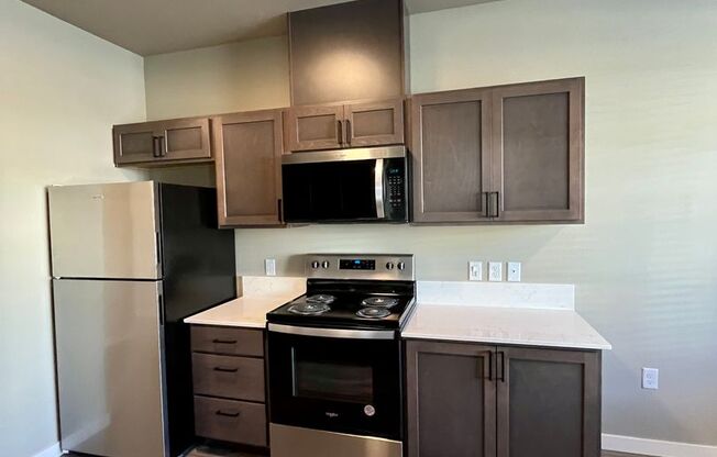 2 beds, 2 baths, 963 sqft, $1,995, Unit 204