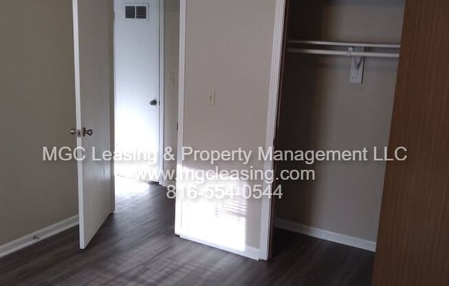 2 beds, 1 bath, $950, Unit 1560-A E 125th St