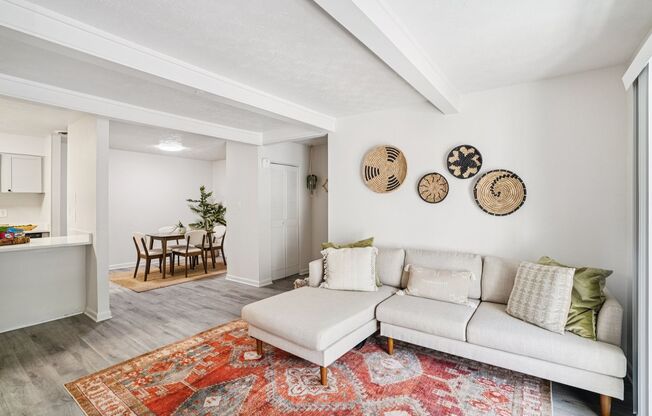 3 beds, 2 baths, 1,275 sqft, $1,749, Unit 12G