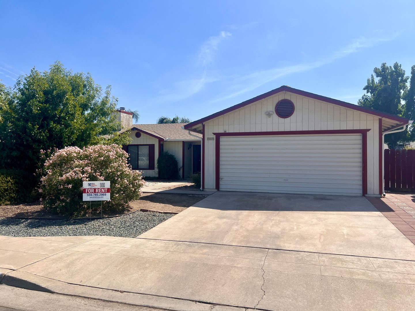 $1,950 Fowler & Gettysburg, 3 Bedroom Home - Ashcroft Ave, Clovis