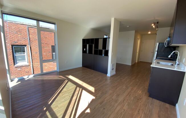 1 bed, 1 bath, 470 sqft, $1,795, Unit 403